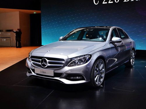 奔馳安全警示 部分進口C級與E級汽車被召回，車主應如何應對？